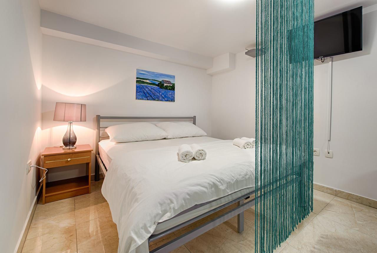 Cezar Luxury Apartment Оміш Екстер'єр фото
