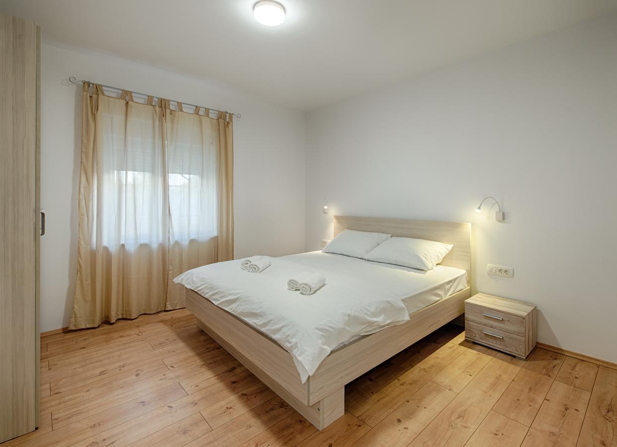 Cezar Luxury Apartment Оміш Екстер'єр фото