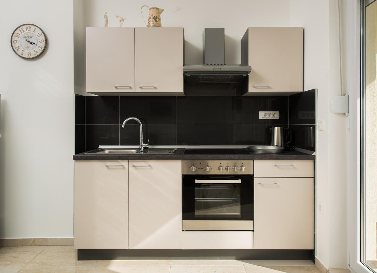 Cezar Luxury Apartment Оміш Екстер'єр фото